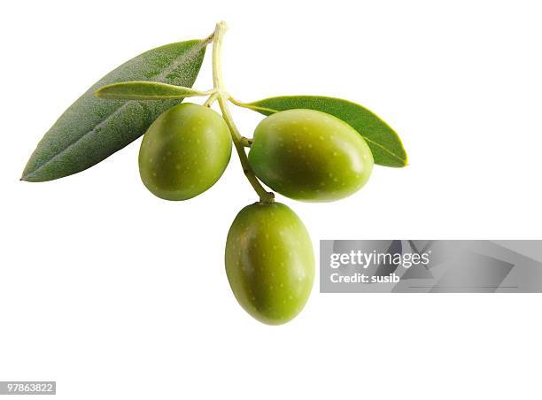 antipasti-oliven, isoliert iii - grüne olive stock-fotos und bilder