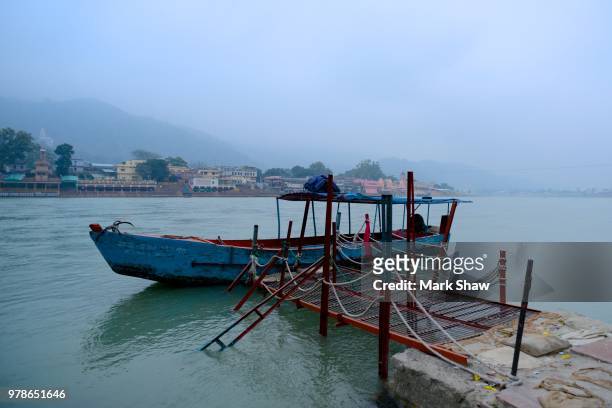 ferry across the ganga - ganga stock pictures, royalty-free photos & images