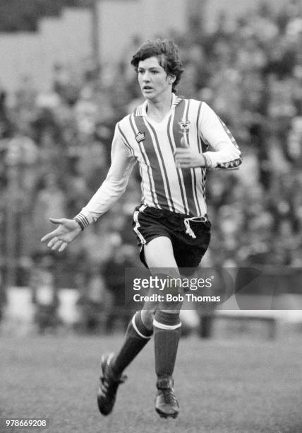 Steve Williams of Southampton in action during the Football League Division Two match between Chelsea and Southampton at Stamford Bridge on October...