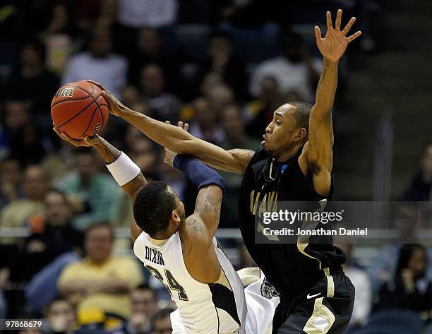 Jermaine Dixon of the of the Pittsburgh Panthers goes up for a shot over Larry Wright of the Oakland Golden Grizzlies in the first half during the...