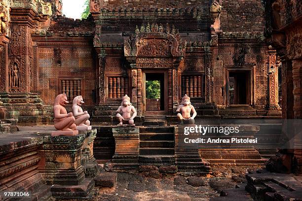 angkor wat historic site in cambodia - banteay srei - fotografias e filmes do acervo