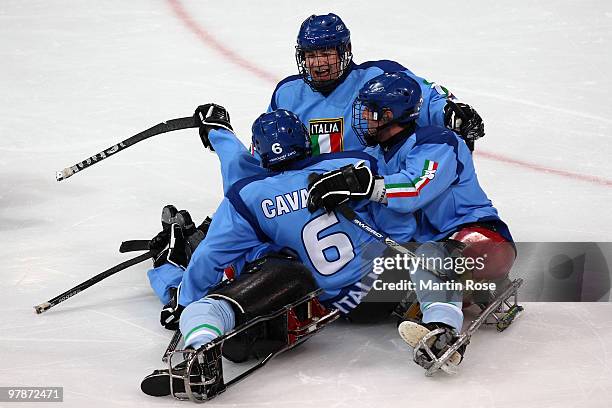 Werner Winkler, Gian Luca Cavaliere, Andrea Chiarotti and Gianluigi Rosa of Italy celebrate their 4-0 victory over Sweden during the Ice Sledge...