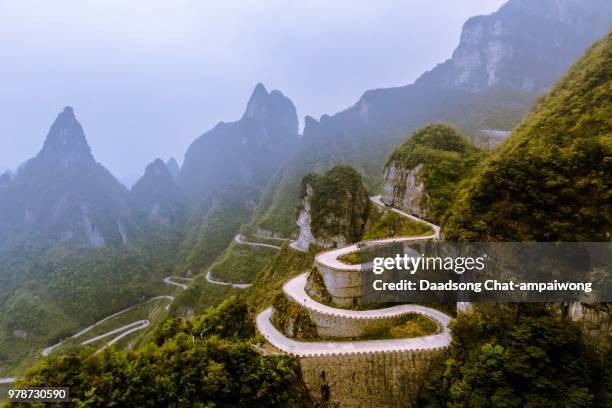 tianmen mountain. - tianmen stock pictures, royalty-free photos & images