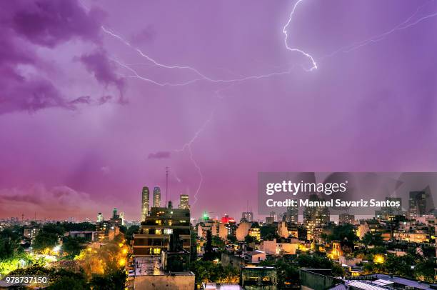 noche de tormenta - tormenta stock pictures, royalty-free photos & images