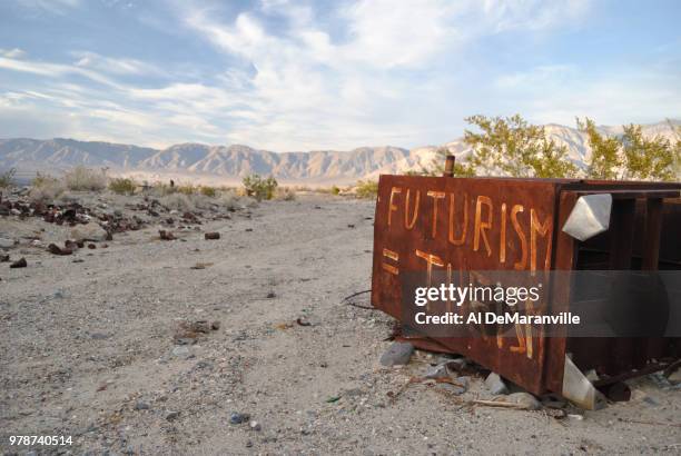 futurism = turism - turism fotografías e imágenes de stock