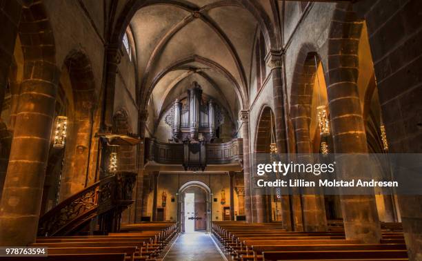 sainte croix church in kaysersberg (france) - kaysersberg - fotografias e filmes do acervo