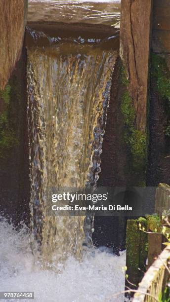 kleiner wasserfall, kaskade - waterfall, cascade- - wasserfall stock pictures, royalty-free photos & images