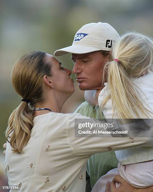 Ernie Els receives a victory kiss from his wife, Liezl, and a hug from his daughter, Samantha, at Waialae Country Club Sunday, January 18, 2004 at...