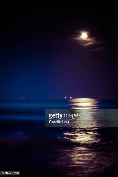 midnight sea_3 - luna lou fotografías e imágenes de stock