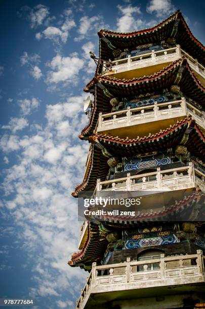 chinese tower - chinese tower imagens e fotografias de stock