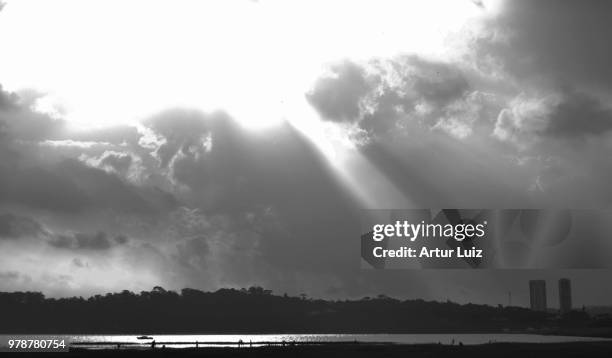 deus tarde - deus fotografías e imágenes de stock