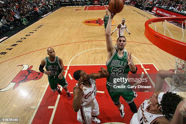 Brad Miller of the Chicago Bulls shoots a layup against Leon Powe of the Cleveland Cavaliers on March 19, 2010 at the United Center in Chicago,...