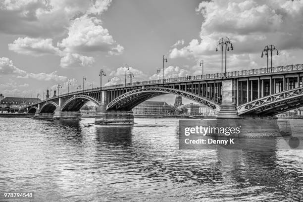 theodor-heuss-bridge - theodor heuss bridge stockfoto's en -beelden