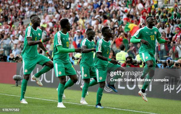 Players of Senegal dancing Salif Sane of Senegal Mbaye Niang of Senegal Ismaila Sarr of Senegal Sadio Mane of Senegal Gana Idrissa Gueye of Senegal...