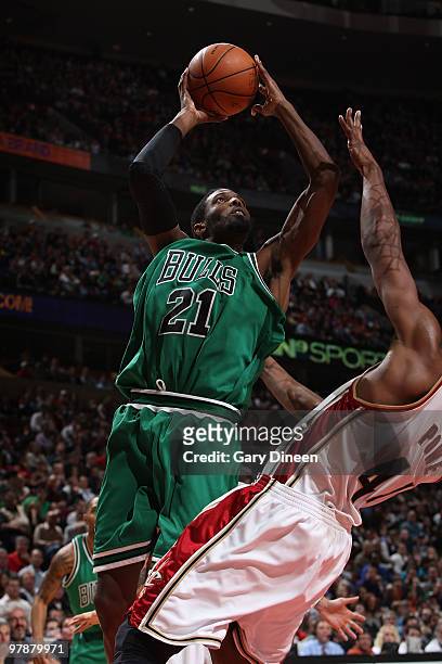 Hakim Warrick of the Chicago Bulls draws a foul against Leon Powe of the Cleveland Cavaliers on March 19, 2010 at the United Center in Chicago,...