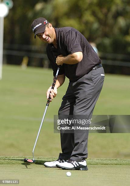 Tom Carter competes in third-round competition at the Funai Classic, October 23, 2004.