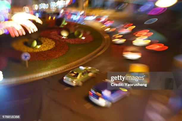 blurred city night traffic background - thruway stockfoto's en -beelden