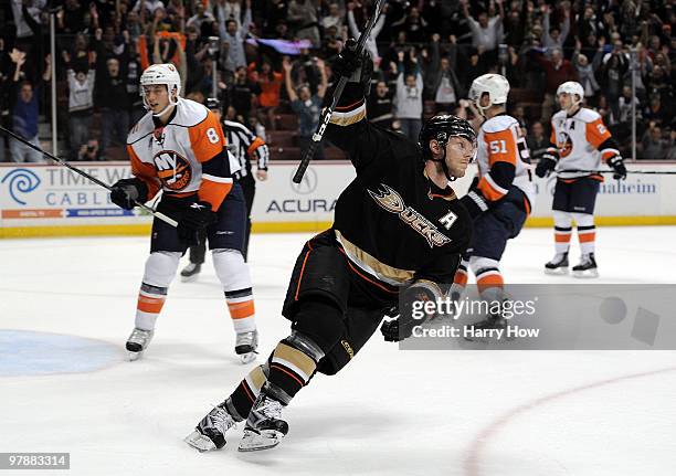 Saku Koivu of the Anaheim Ducks scores his overtime winning goal in front of Bruno Gervais and Frans Nielsen of the New York Islanders at the Honda...