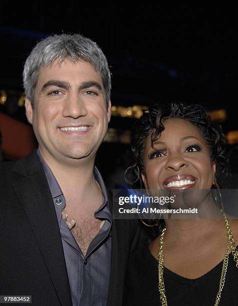 Gladys Knight and American Idol's Taylor Hicks perform at half time during the 73rd annual FedEx Orange Bowl on January 2, 2007 in Miami, Florida.