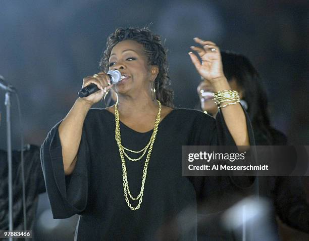 Gladys Knight and American Idol's Taylor Hicks perform at half time during the 73rd annual FedEx Orange Bowl on January 2, 2007 in Miami, Florida.