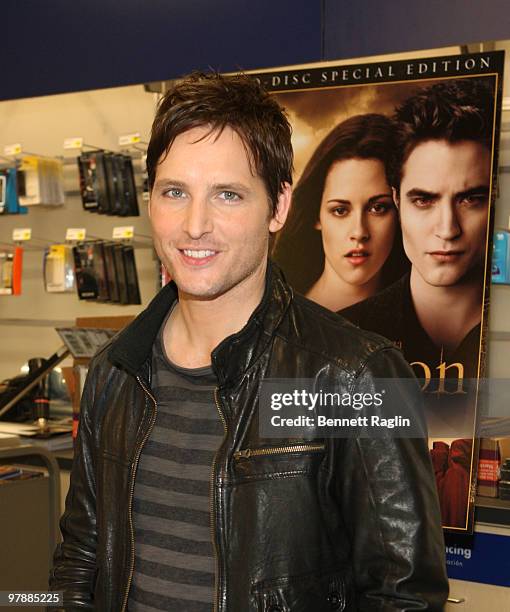 Actor Peter Facinelli attends "The Twilight Saga: New Moon" DVD release event at Best Buy on March 19, 2010 in New York City.