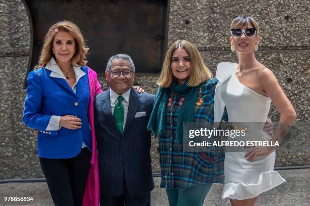 Mexican singer Guadalupe Pineda, Mexican singer and composer, Armando Manzanero, Peruvian singer Tania Libertad and Italian singer Filippa...