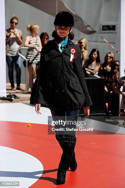 Target Modls Target Vertical Fashion Show Photos and Premium High Res Pictures ...