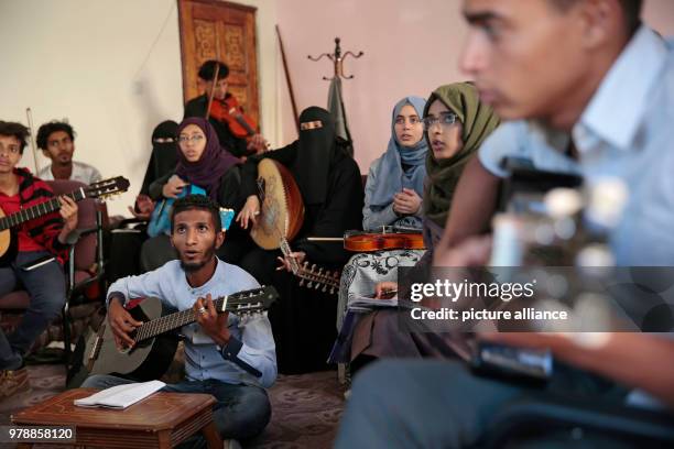 529 Yemen Music Stock Photos, High-Res Pictures, and Images - Getty Images