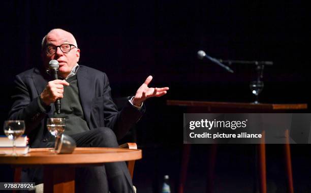 February 2018, Germany, Berlin: US-American author Michael Wolff presents his revealing book 'Fire and Fury' at the Volksbuehne theatre. Photo: Jens...