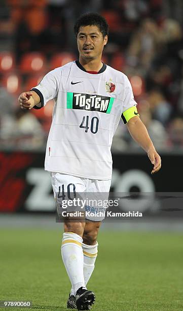 Mitsuo Ogasawara of Kashima Antlers in action during the J.League match between Omiya Ardija and Kashima Antlers at Nack 5 Stadium on March 20, 2010...