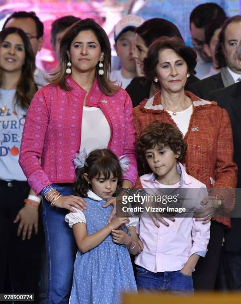 Maria Juliana, wife of elected President of Colombia Ivan Duque, poses with her children Eloisa and Matias after the presidential ballotage between...