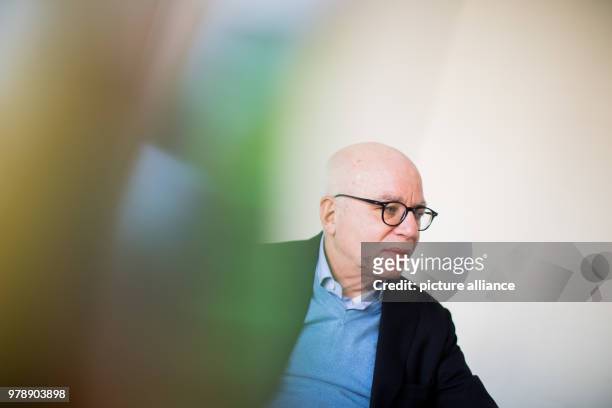 February 2018, Germany, Cologne: Michael Wolff, US-American author of the investigational book 'Fire and Fury' during an interview with the German...