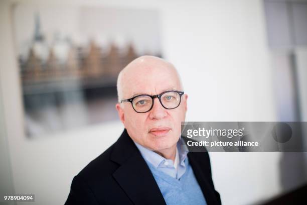 February 2018, Germany, Cologne: Michael Wolff, US-American author of the investigational book 'Fire and Fury' during an interview with the German...