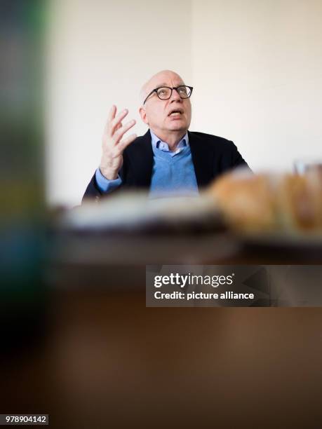 February 2018, Germany, Cologne: Michael Wolff, US-American author of the investigational book 'Fire and Fury' during an interview with the German...