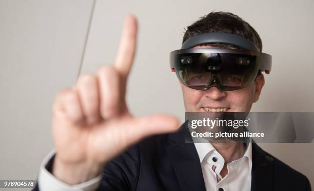 February 2018, Germany, Hamburg: A microsoft employee demonstrates the 'HoloLens', a kind of Virtual Reality glasses at the Social Media Week. The...