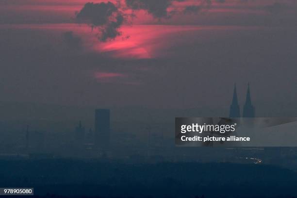 February 2018, Germany, Bergisch Gladbach: The sun sets behind Cologne's skyline looking from the Bensberg Palace. Photo: Henning Kaiser/dpa