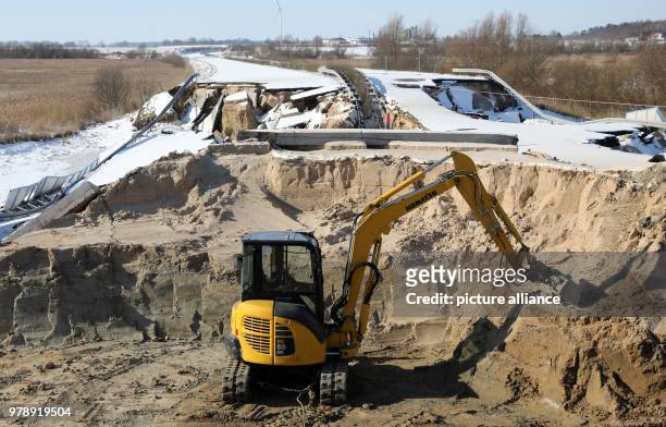 Dpatop - An excavator removing earth from the sunken Baltic Sea autobahn A20 near Tribsees, Germany, 01 March 2018. Federal Transportation Minister...
