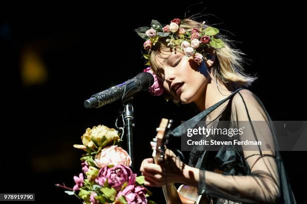 93 Grace Vanderwaal In Concert New York City Stock Photos, High-Res ...