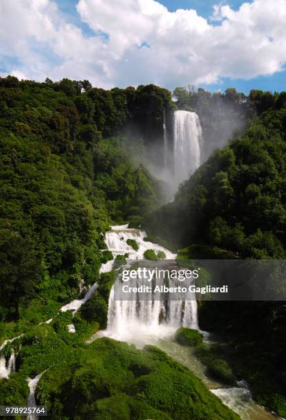 cascata delle marmore - marmore foto e immagini stock