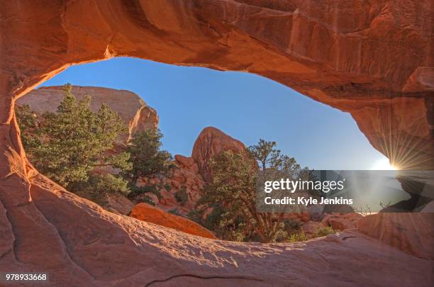 the eye of the double o arch - double arch foto e immagini stock