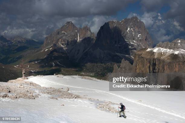 sass pordoi, sella group - gebirgskette latemar stock-fotos und bilder