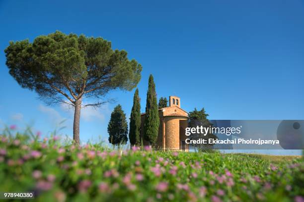 chapel vitaleta of san quirico d'orcia ,tuscany ,val d'orcia ,italy. - asciano stock-fotos und bilder