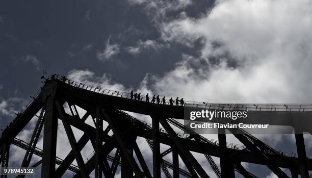 bridge promenade - couvreur stock-fotos und bilder