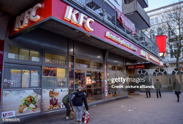 March 2018, Germany, Hamburg: The restaurant of the fast food chain Kentucky Fried Chicken by the Hamburg Reeperbahn is illuminated by outdoor...