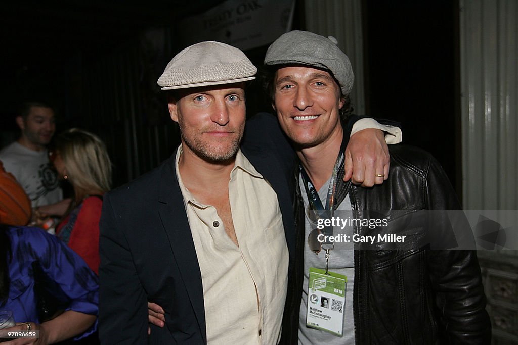 Matthew Popper Actors Woody Harrelson and Matthew Mcconaughey listen to John Popper ...