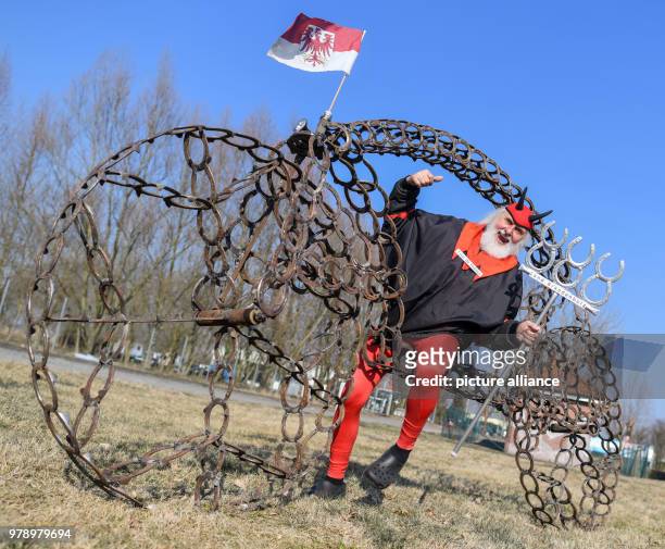 March 2018, Germany, Storkow: Bicycle designer Dieter 'Didi' Senft presents a velocipede consisting of horseshoe. Didi welded the more than three...