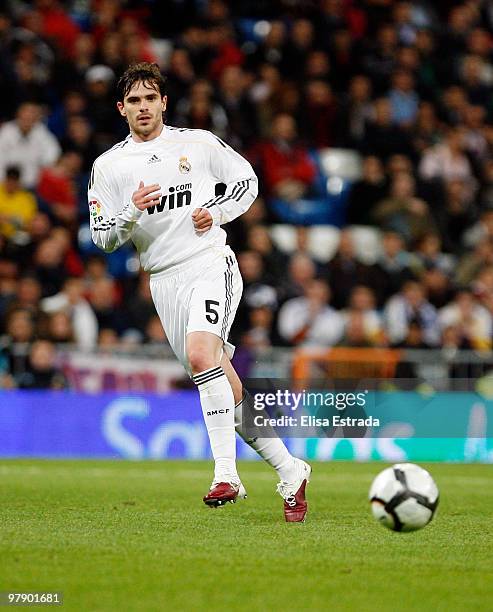 Fernando Gago of Real Madrid in action during the La Liga match between Real Madrid and Sporting Gijon at Estadio Santiago Bernabeu on March 20, 2010...