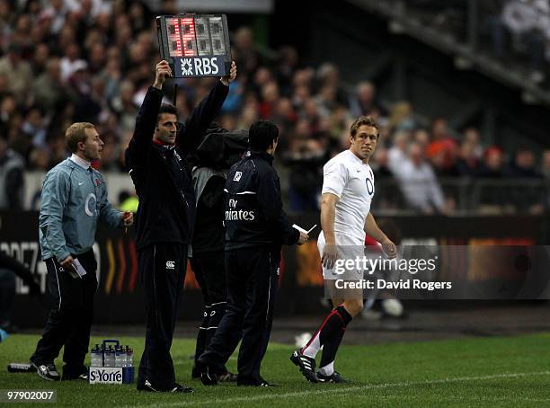 Jonny Wilkinson of England takes to the field as a second half replacement during the RBS Six Nations Championship match between France and England...