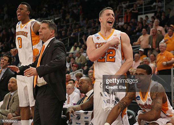 Head coach Bruce Pearl, Steven Pearl, Renaldo Woolridge and Josh bone of the Tennessee Volunteers celebrate in the final minutes of the game against...