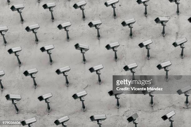 surveillance cameras - überwachungskamera stock-fotos und bilder